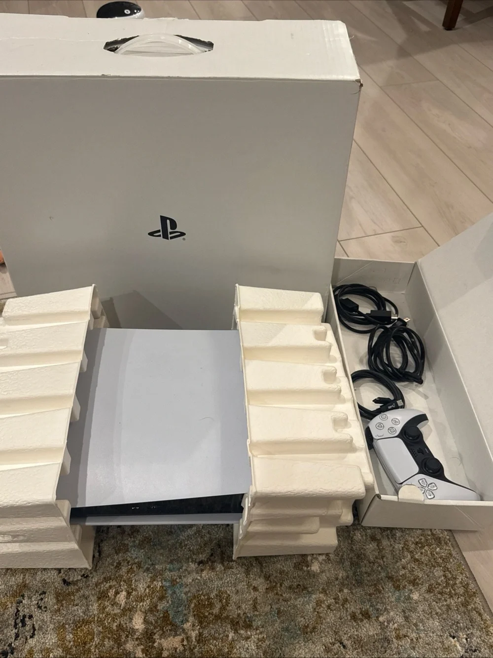 PlayStation 5 Digital Edition Console White/Stand, Controller, HDMI, Charging
